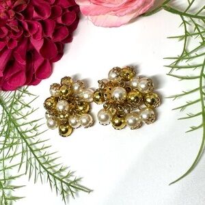 VINTAGE⚜️Pearl Beaded Cluster Clip Earrings